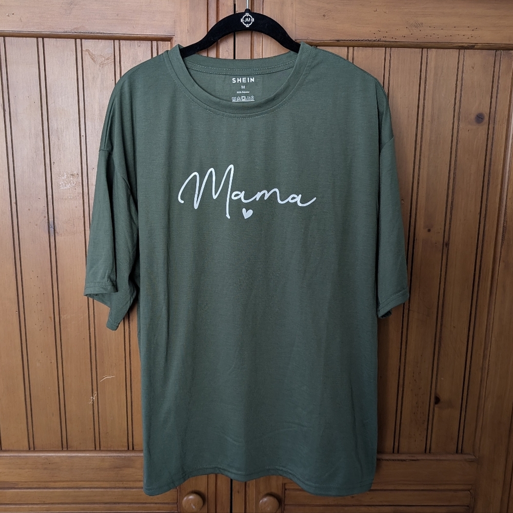 Women's oversized shirt "Mama" graphic Tee
